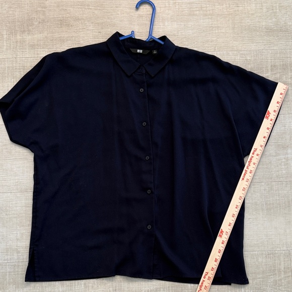 Uniqlo Dark Blue Button-Up Blouse size medium, short sleeve collared top - Picture 5 of 7